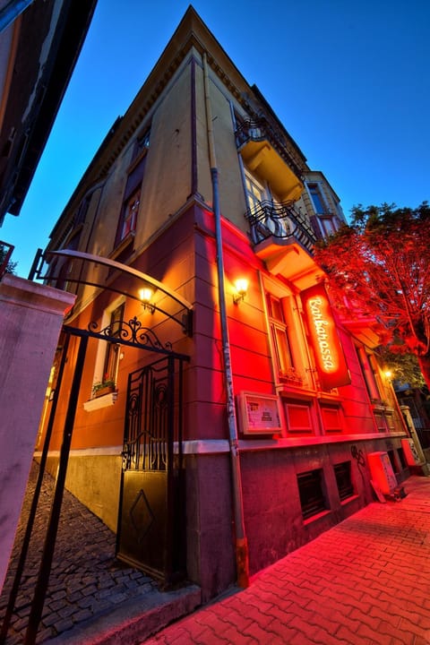 Property building, Restaurant/places to eat, Facade/entrance, Night, On site, Seasons