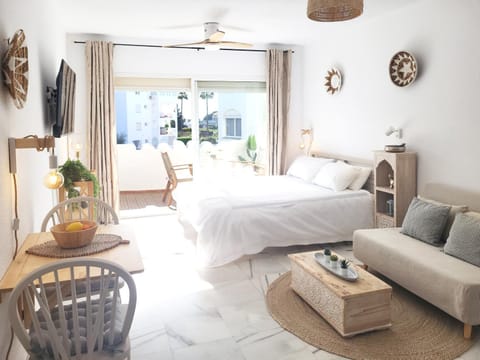 Bed, Living room, Photo of the whole room, Seating area, Bedroom, fireplace