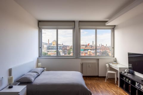 Bed, TV and multimedia, View (from property/room), Balcony/Terrace, Living room, Photo of the whole room, Bedroom, City view