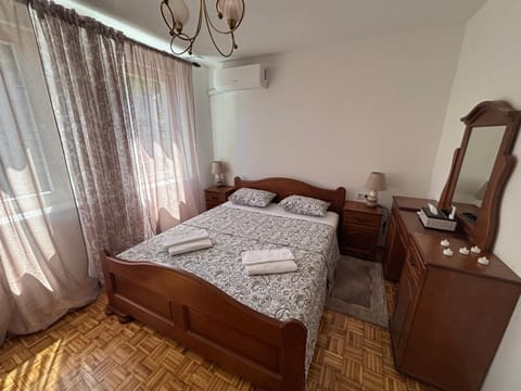 Bed, Photo of the whole room, Bedroom, towels, wardrobe, air conditioner