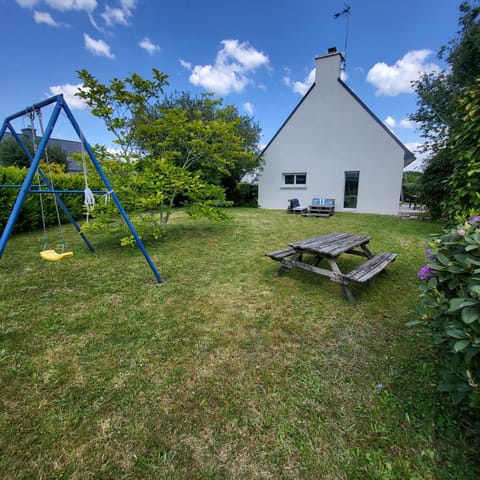 "Les 2 Pagaies" belle maison familiale au calme! House in Fouesnant