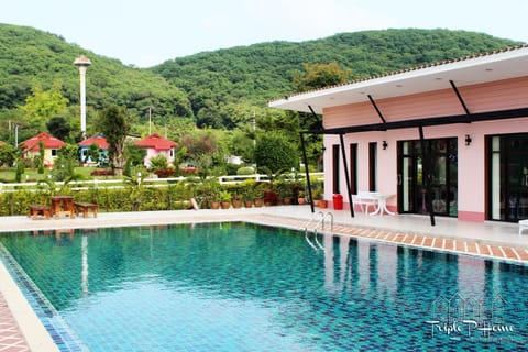 Swimming pool, Swimming pool