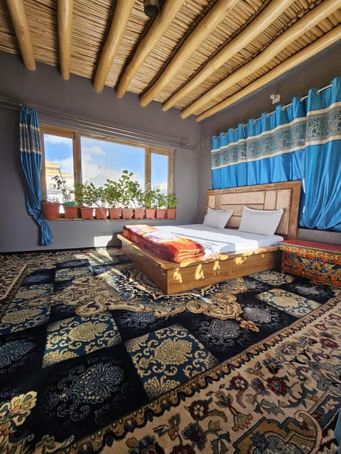 TV and multimedia, Photo of the whole room, Bedroom, Mountain view