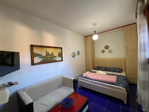 Ramo's Charming Studio Apartment - 4th Apartment in Vlorë