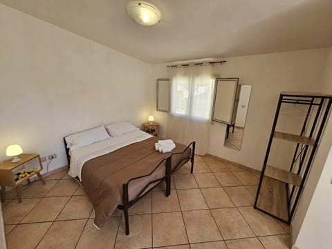 Bed, Kitchen or kitchenette, Photo of the whole room, Bedroom, wardrobe