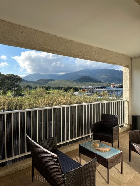 Balcony/Terrace, Mountain view