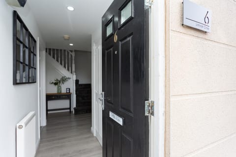 Lancers Close House House in England