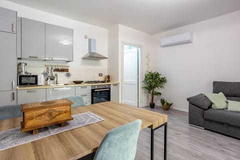 Kitchen or kitchenette, Living room, Seating area