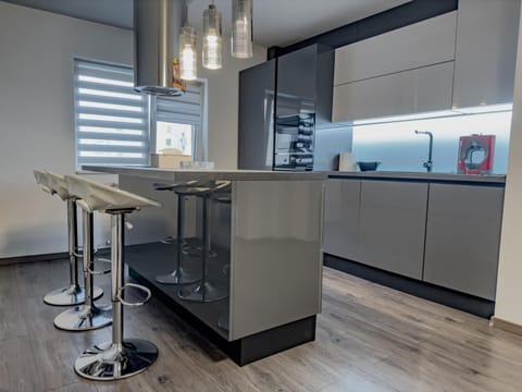 Coffee/tea facilities, Kitchen or kitchenette, Dining area, dishwasher, minibar, pet friendly, stove