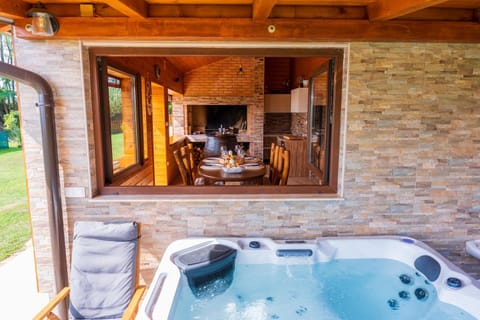 Day, Natural landscape, BBQ facilities, Hot Tub, Dining area