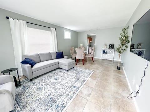 Cozy 2 Bedroom home, Dade City! House in Dade City