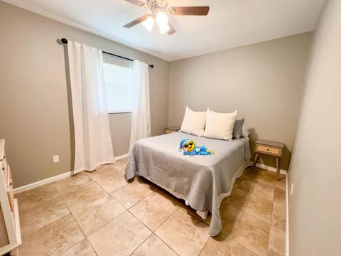 Cozy 2 Bedroom home, Dade City! House in Dade City