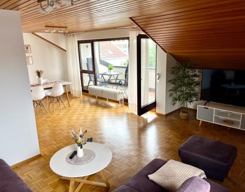 Communal lounge/ TV room, TV and multimedia, Living room, Seating area, Evening entertainment, Pets, Pets
