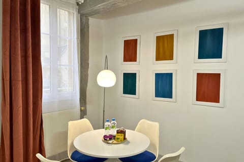 Seating area, Dining area, Meals