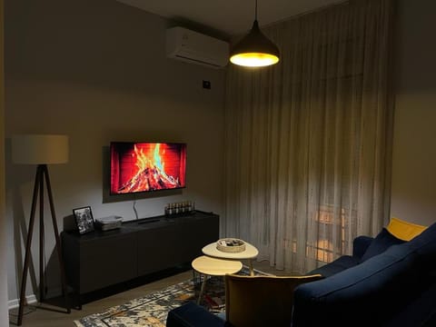 TV and multimedia, Living room, Seating area, Evening entertainment