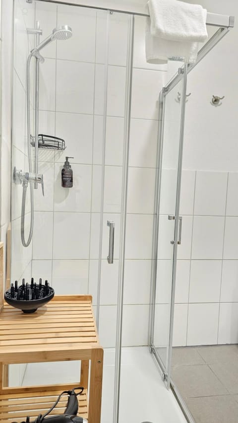 Design-Apartment II Boxspring I Nespresso I Balkon I Basel 10 km I Tiefgarage Apartment in Weil am Rhein