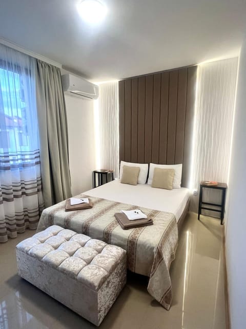 Bed, Photo of the whole room, Bedroom, air conditioner