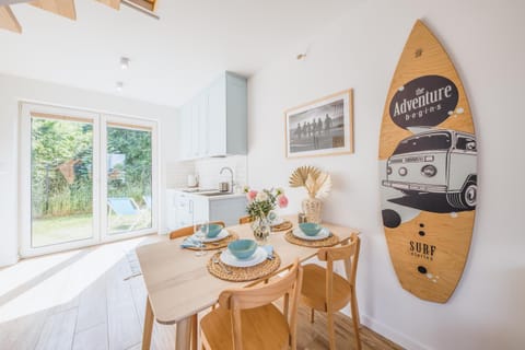 Kitchen or kitchenette, Dining area, Food