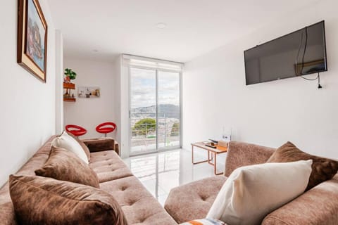 Communal lounge/ TV room, TV and multimedia, Living room, Seating area, Evening entertainment, Mountain view