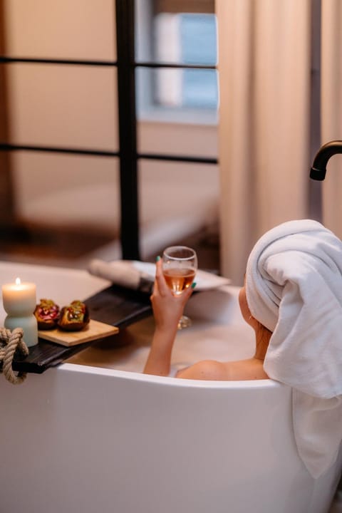 Photo of the whole room, Bath