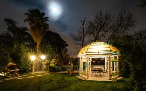 Property building, Garden