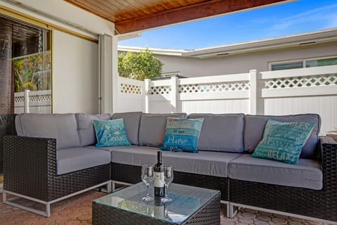 Property building, Swimming pool, sunbed