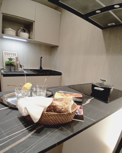 Food and drinks, stove