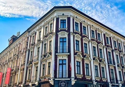 Property building, Facade/entrance, Day