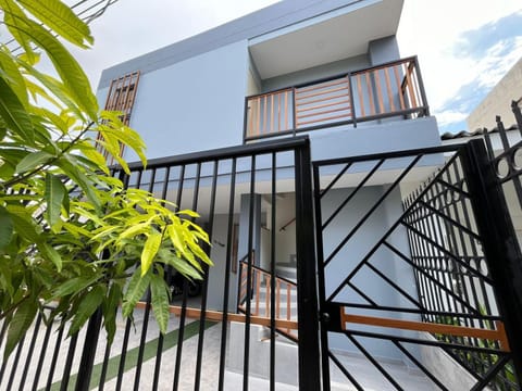 Facade/entrance, Internal: Not applicable to any particular room