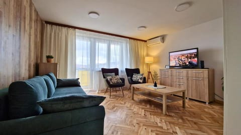 Communal lounge/ TV room, TV and multimedia, Living room