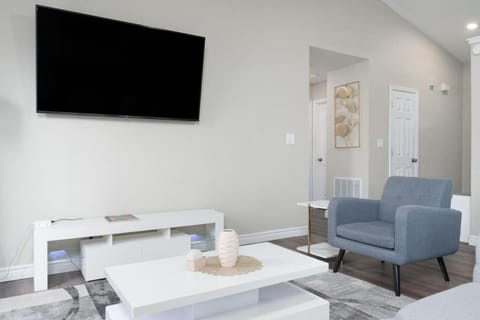TV and multimedia, Living room, Seating area