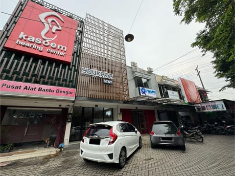 Street view, Location, Parking