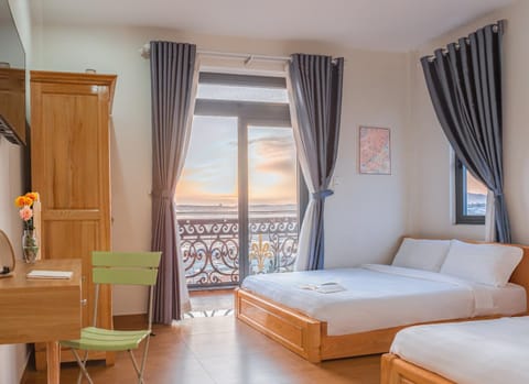 Bed, Living room, Photo of the whole room, Seating area, Bedroom, towels, wardrobe