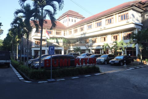 Property building, Day, Parking