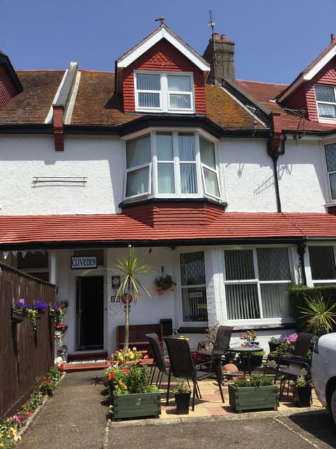 Property building, Patio, Summer, Garden, Garden view