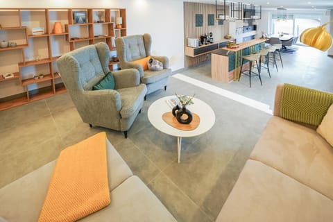 Living room, Seating area
