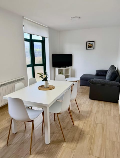 TV and multimedia, Living room, Seating area, Dining area, heating, heating, internet, internet