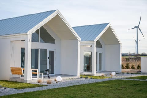 Property building, Patio, Spring, Day, Natural landscape, Garden, Garden view