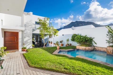 Property building, Day, Natural landscape, Garden, Garden view, Mountain view, Pool view, Swimming pool