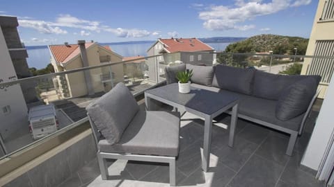 Natural landscape, Balcony/Terrace, Living room, Seating area