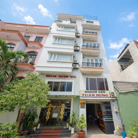 Property building, Day