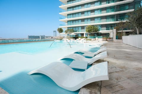 Pool view, Swimming pool, sunbed