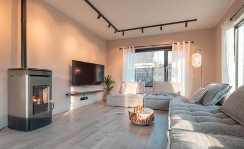 Seating area, flat iron