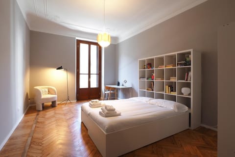 Photo of the whole room, Bedroom