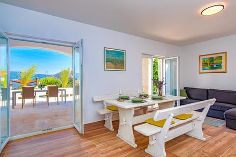 Balcony/Terrace, Living room