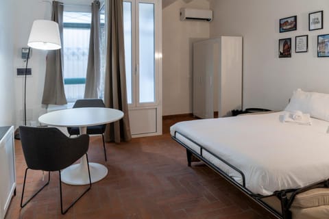 Bed, Photo of the whole room, Bedroom, air conditioner