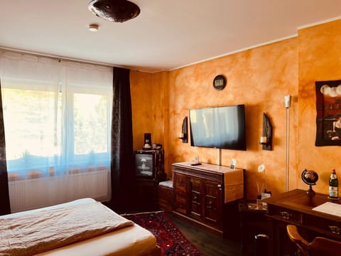 Coffee/tea facilities, Photo of the whole room, Bedroom