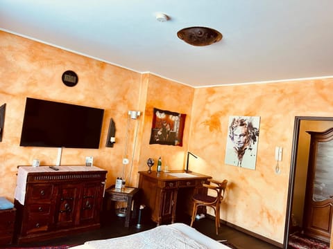 Photo of the whole room, locker