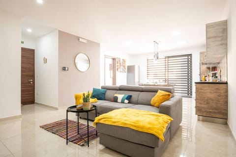 Modern, Bright & Spacious Apartment near the sea Apartment in Marsaskala