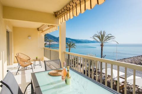 Day, Natural landscape, View (from property/room), Balcony/Terrace, Seating area, Dining area, Mountain view, Sea view